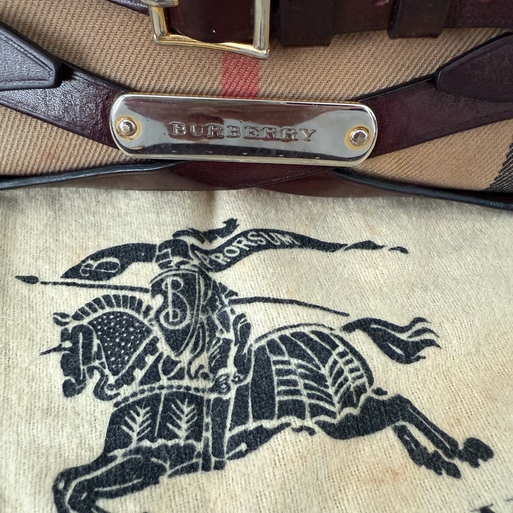 BURBERRY
House Check Bridle Calfskin Mini Parmoor Clutch Bag Dark Burgandy - Picture 5 of 12